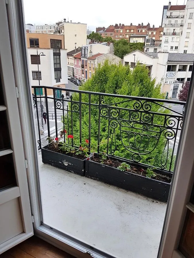 La Romantique Paris 0*,