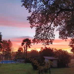 https://le-moulin-du-comte.midi-pyreneeshotels.com